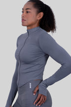 Color: Gris