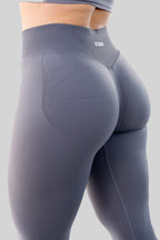 Color: Gris