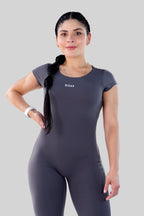 Color: Gris