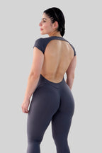 Color: Gris