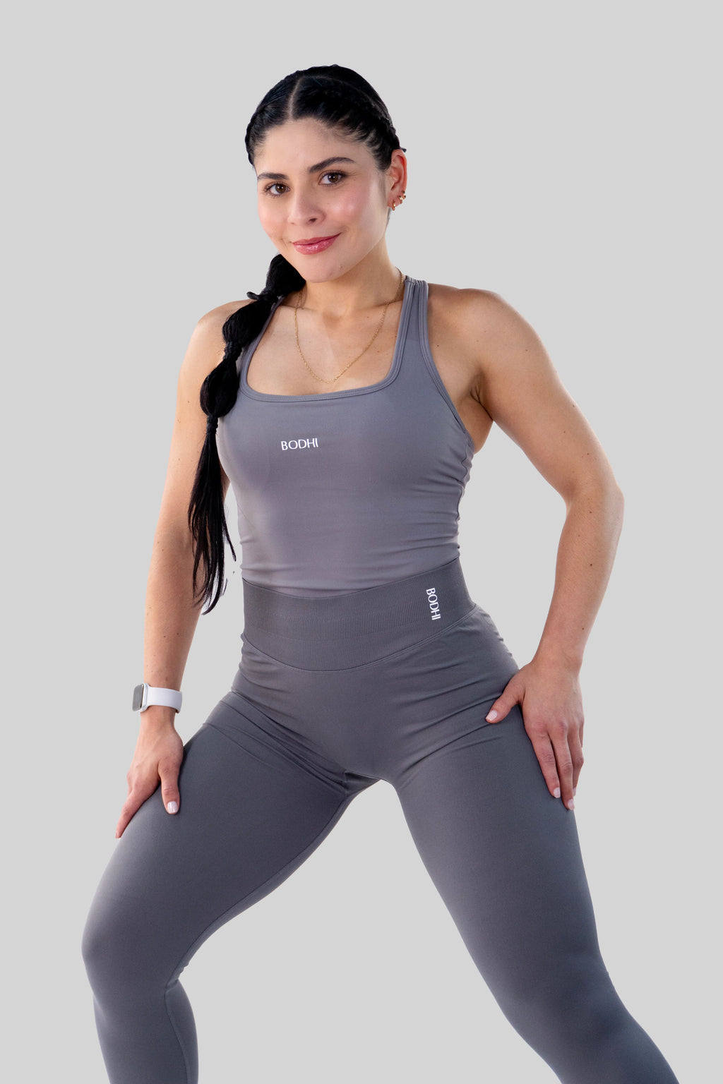 Color: Gris