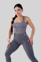 Color: Gris
